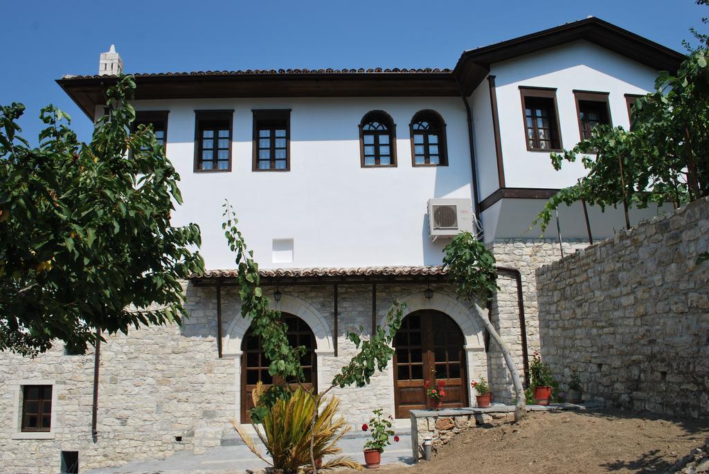 Boutique Hotel Muzaka Берат Экстерьер фото
