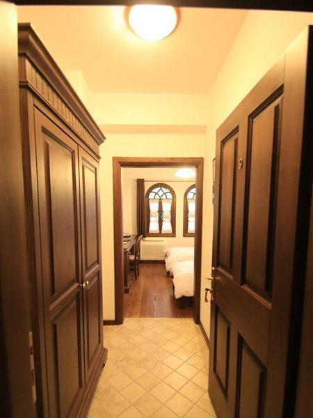 Boutique Hotel Muzaka Берат Экстерьер фото