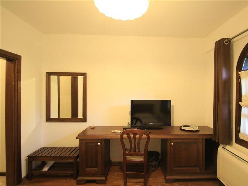 Boutique Hotel Muzaka Берат Экстерьер фото