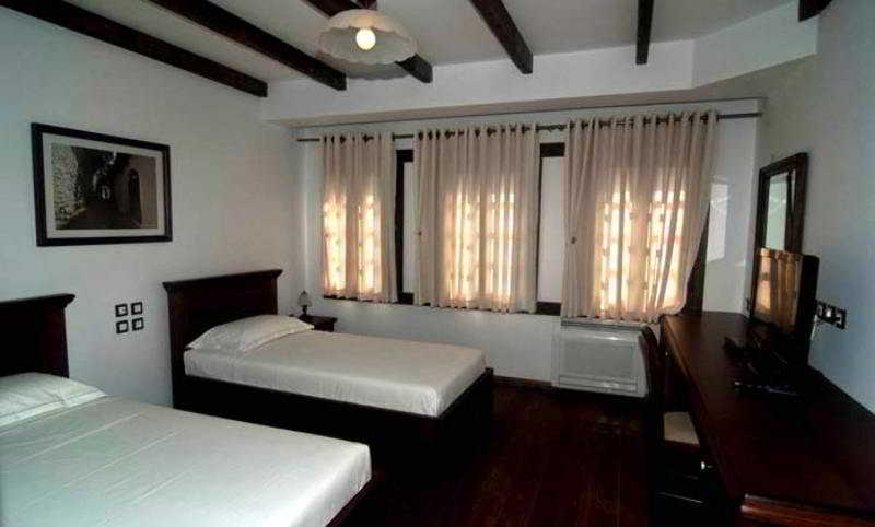 Boutique Hotel Muzaka Берат Экстерьер фото