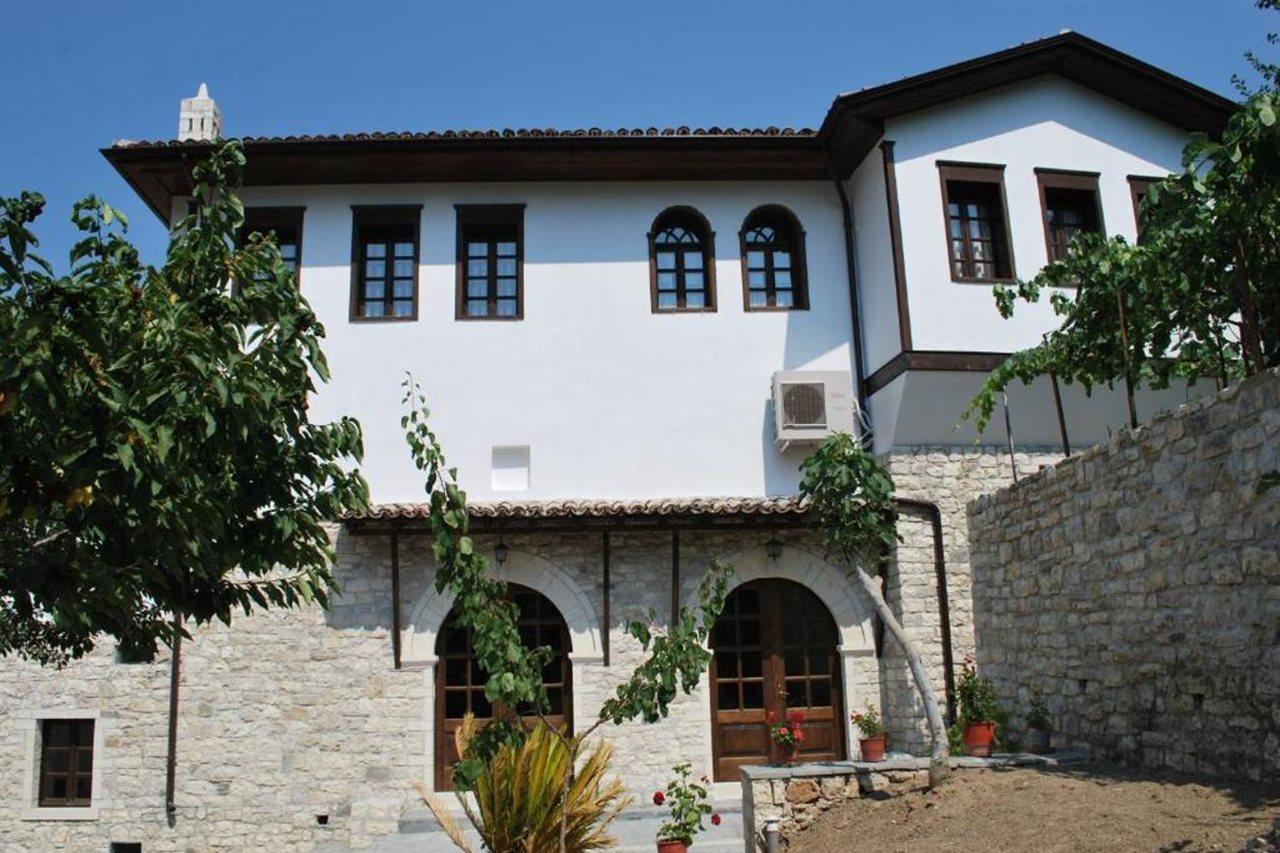 Boutique Hotel Muzaka Берат Экстерьер фото