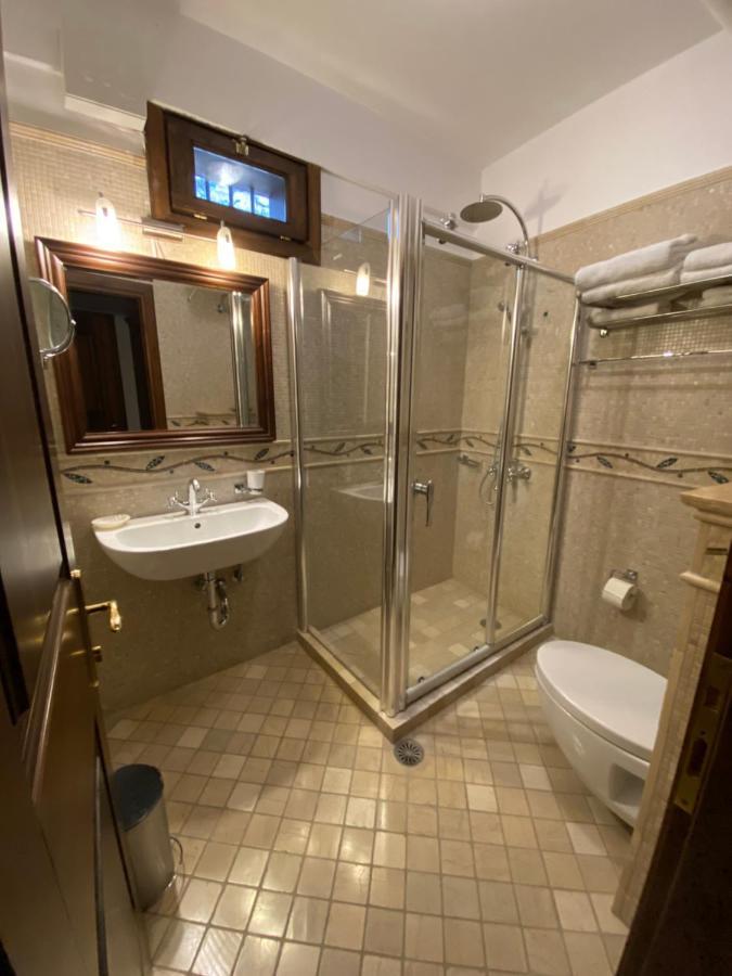 Boutique Hotel Muzaka Берат Экстерьер фото