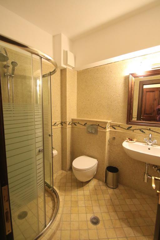 Boutique Hotel Muzaka Берат Экстерьер фото